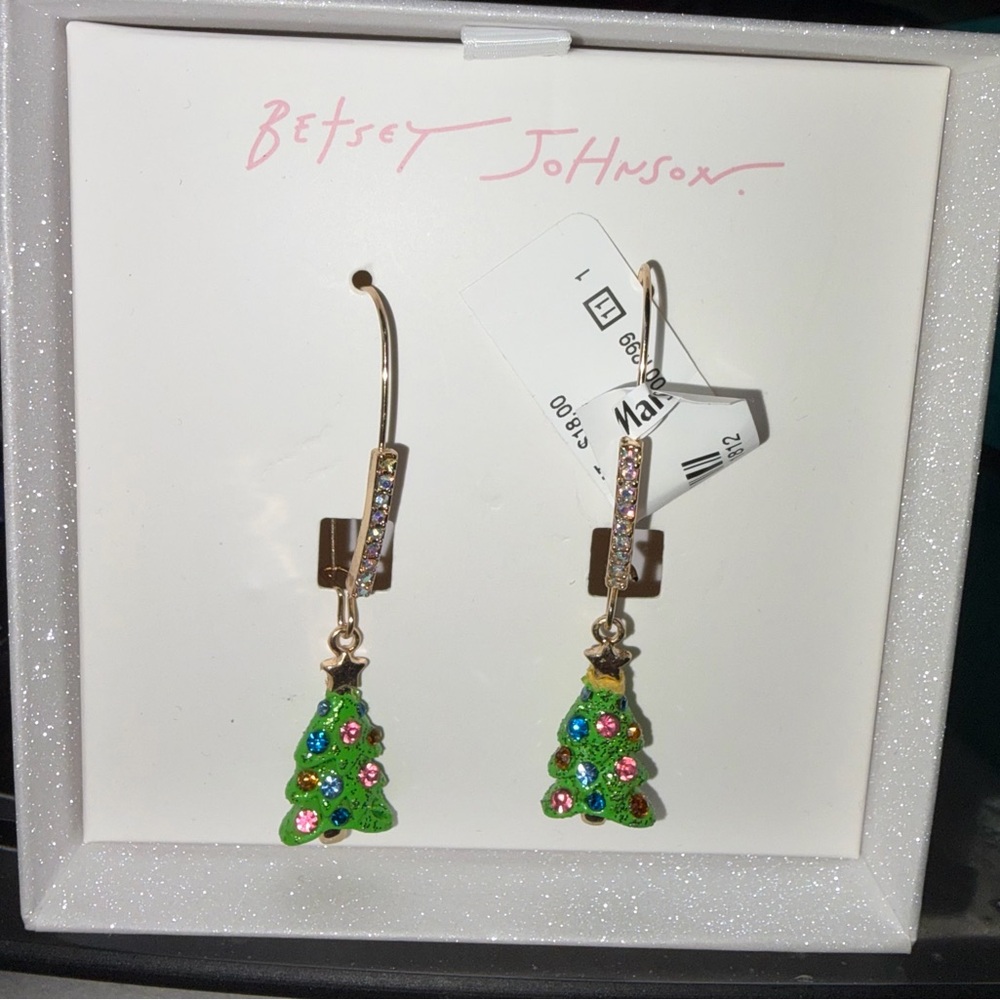 BETSEY Johnson Christmas Tree Earrings – Holiday Sparkle! 🎄✨
